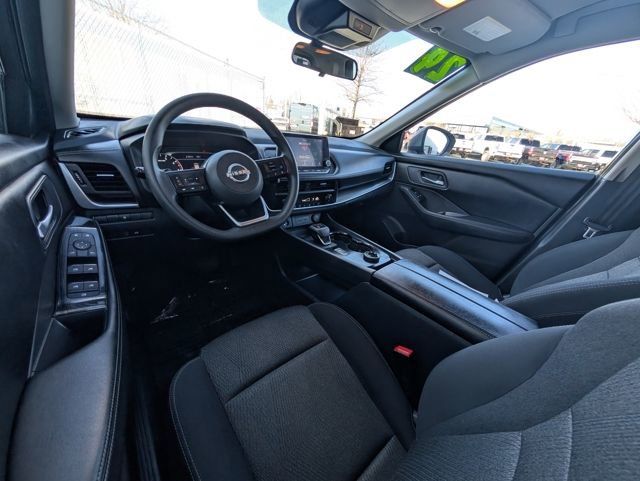 Used 2024 Nissan Rogue SV image 5