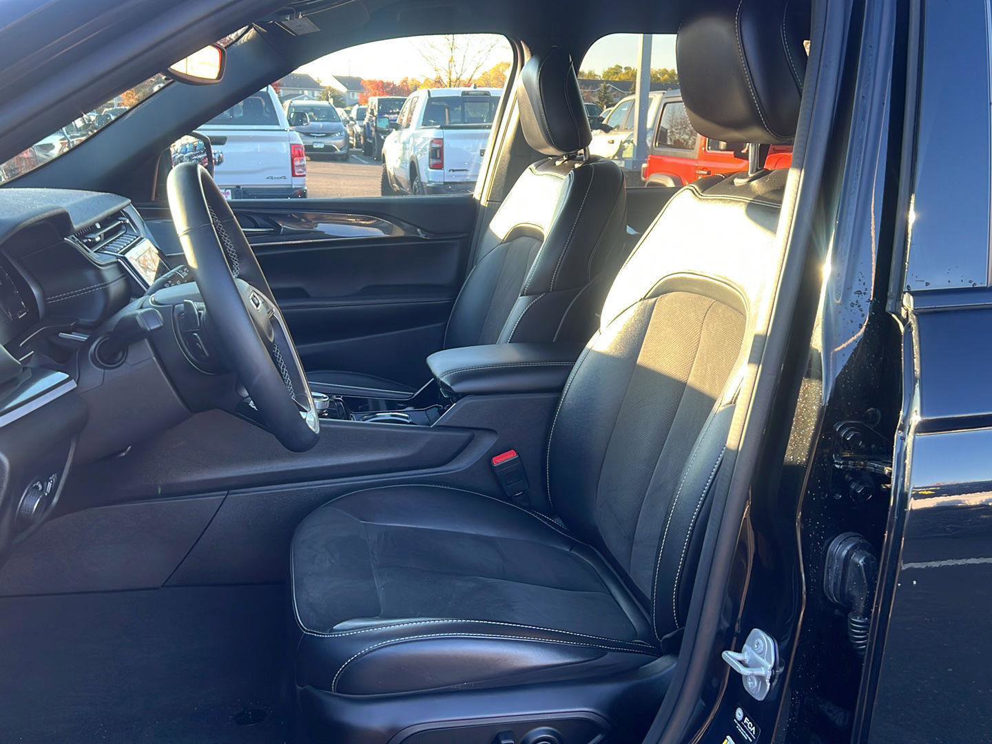 Certified 2022 Jeep Grand Cherokee Altitude image 11