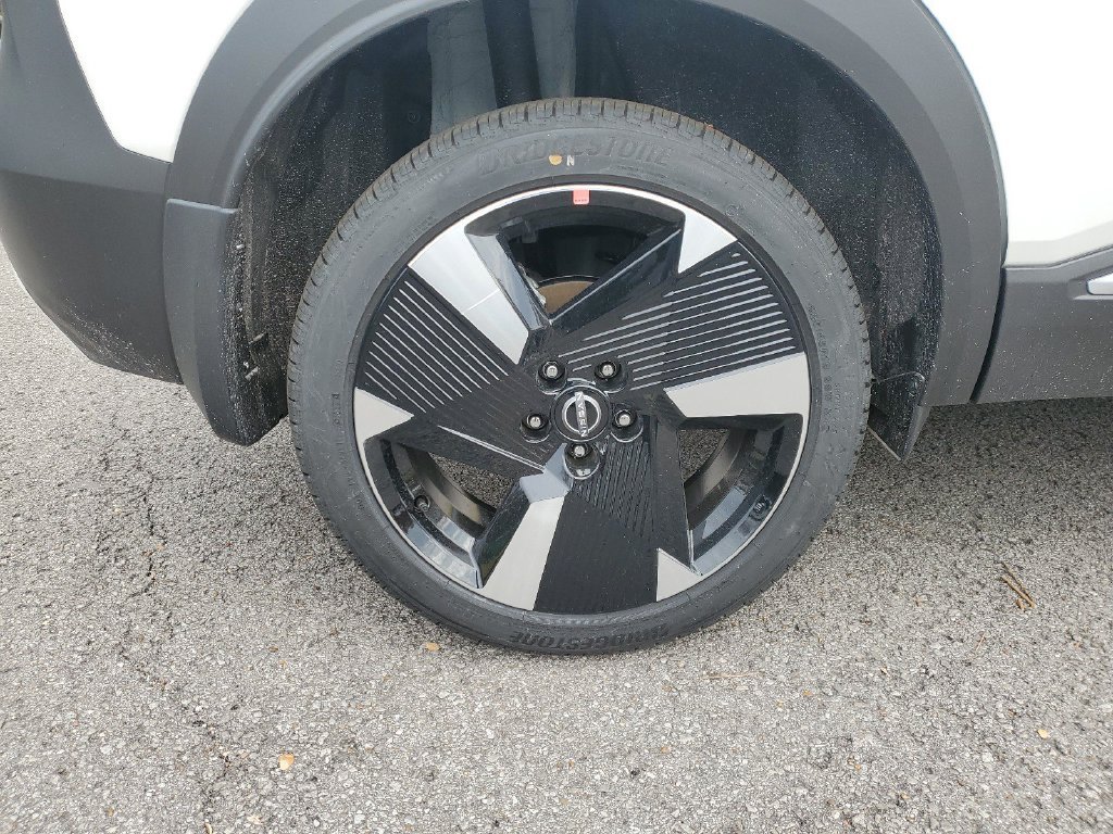 New 2026 Nissan Kicks SR w/ SR Premium Package FWD image 5
