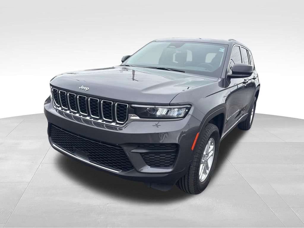 Used 2023 Jeep Grand Cherokee Laredo AWD/4WD image 8