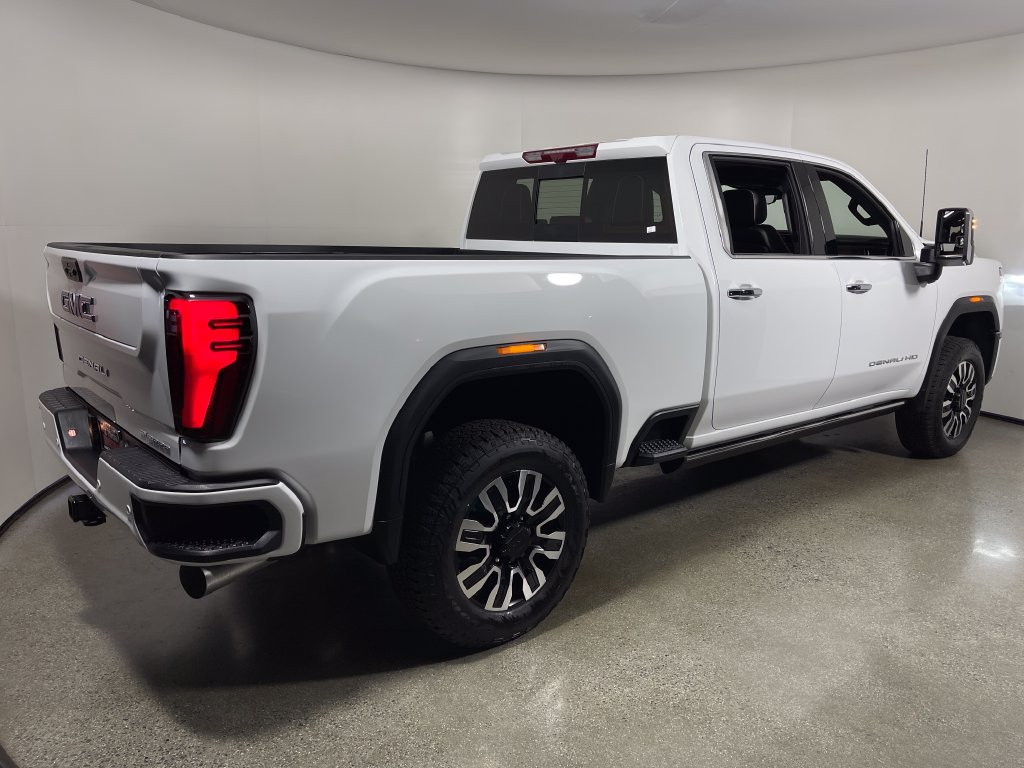 Used 2025 GMC Sierra 2500 Denali Ultimate w/ Max Trailering Package AWD/4WD image 3