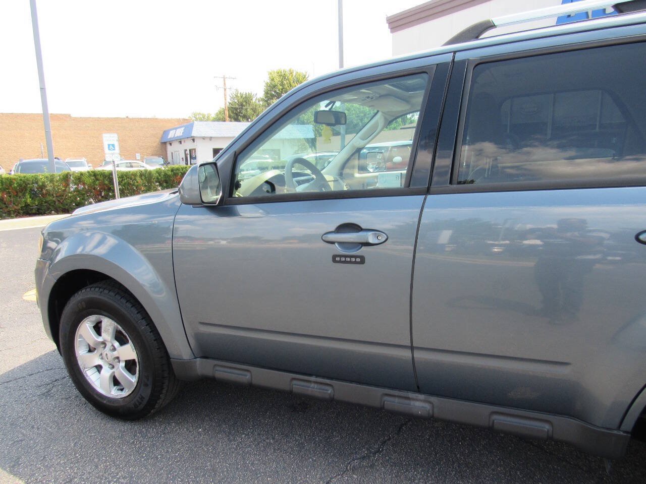 Used 2010 Ford Escape Limited FWD image 7
