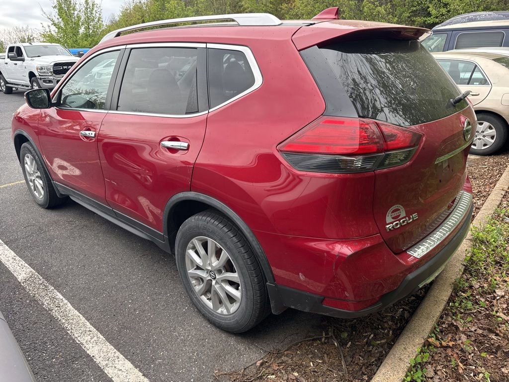 Used 2017 Nissan Rogue SV image 3