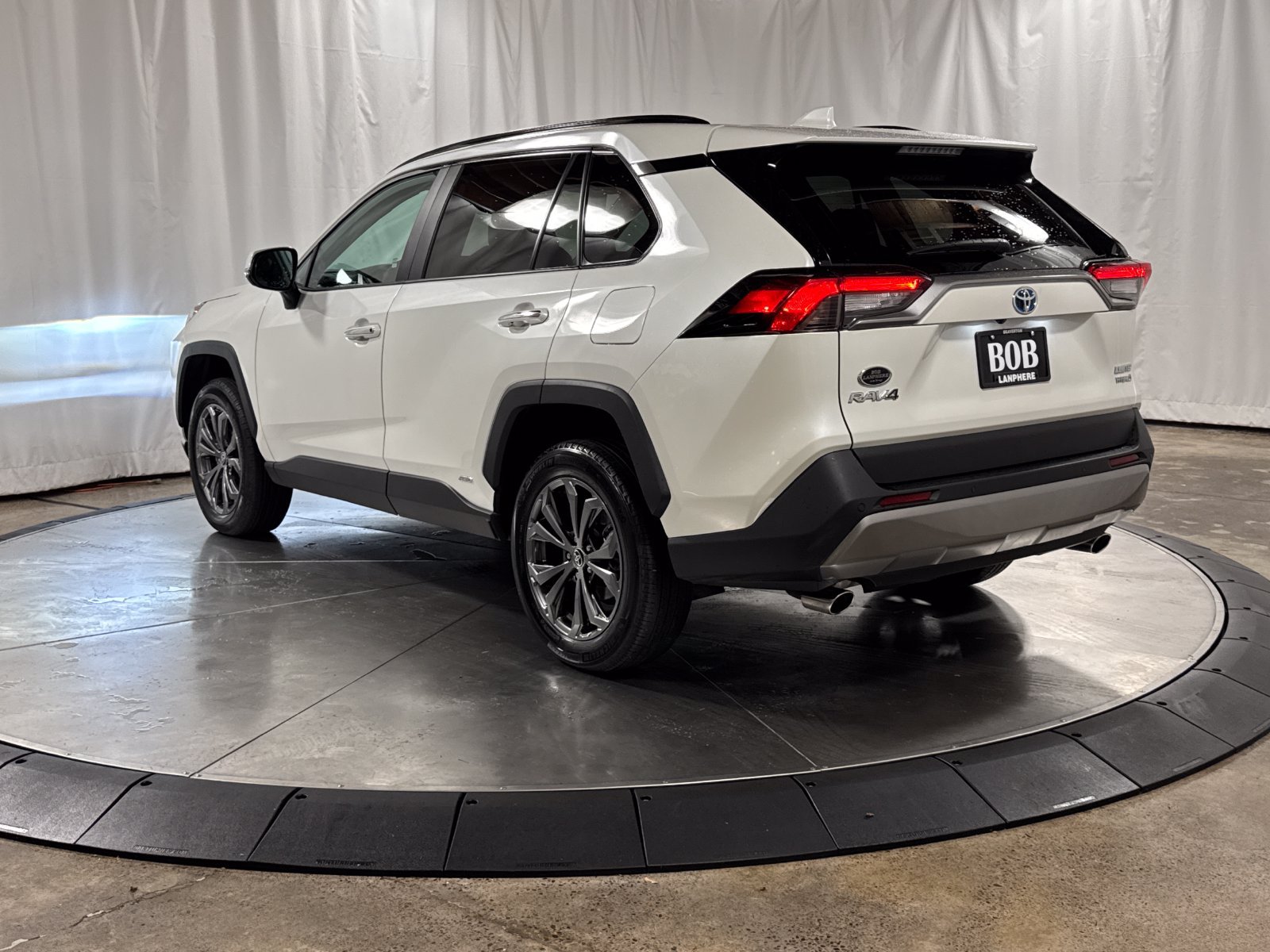Used 2022 Toyota RAV4 Limited AWD/4WD image 7