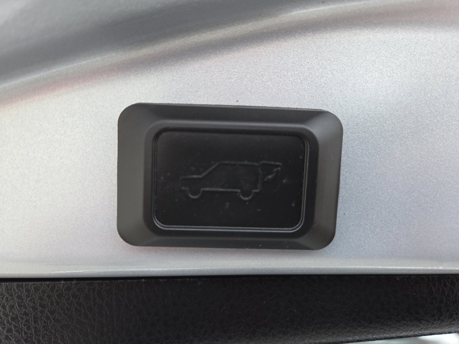 Used 2018 Toyota RAV4 XLE image 22