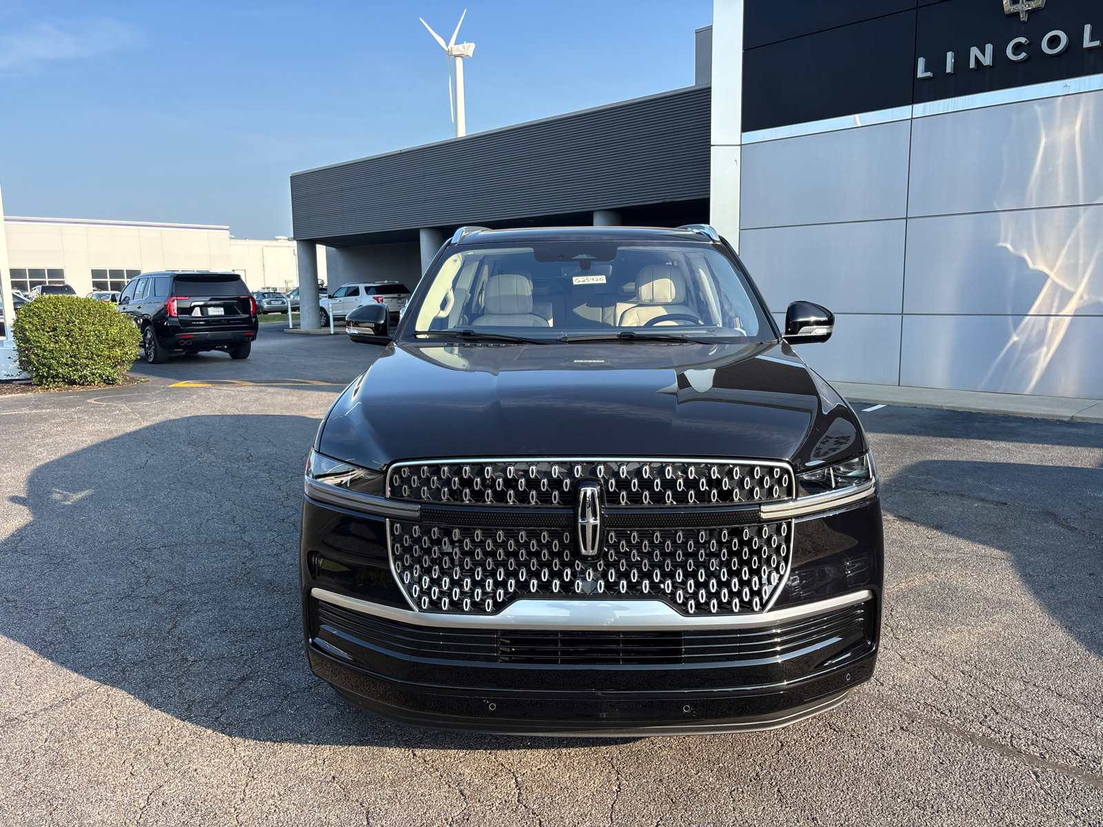 New 2025 Lincoln Navigator L Reserve image 2