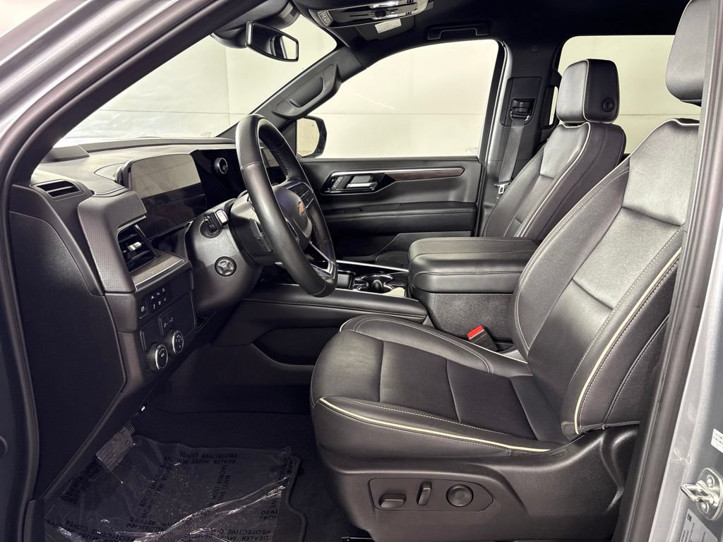 Certified 2025 Chevrolet Suburban Premier RWD image 33