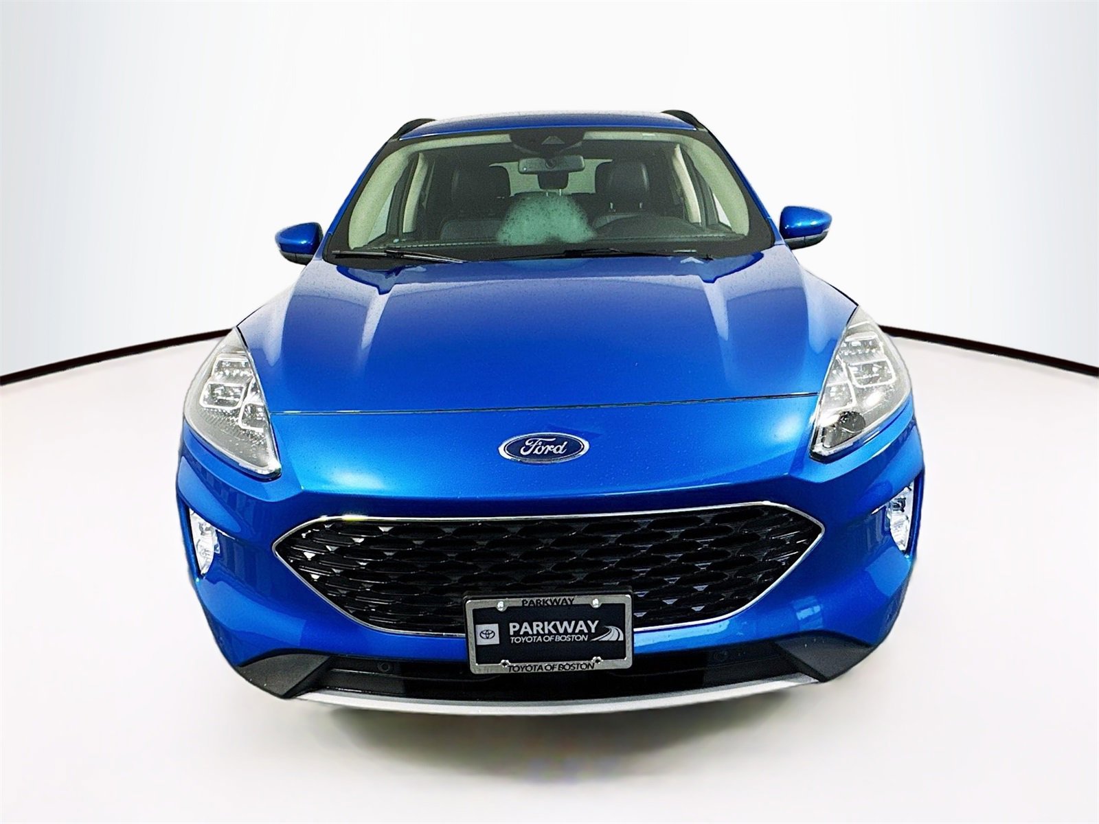 Used 2020 Ford Escape Titanium image 2