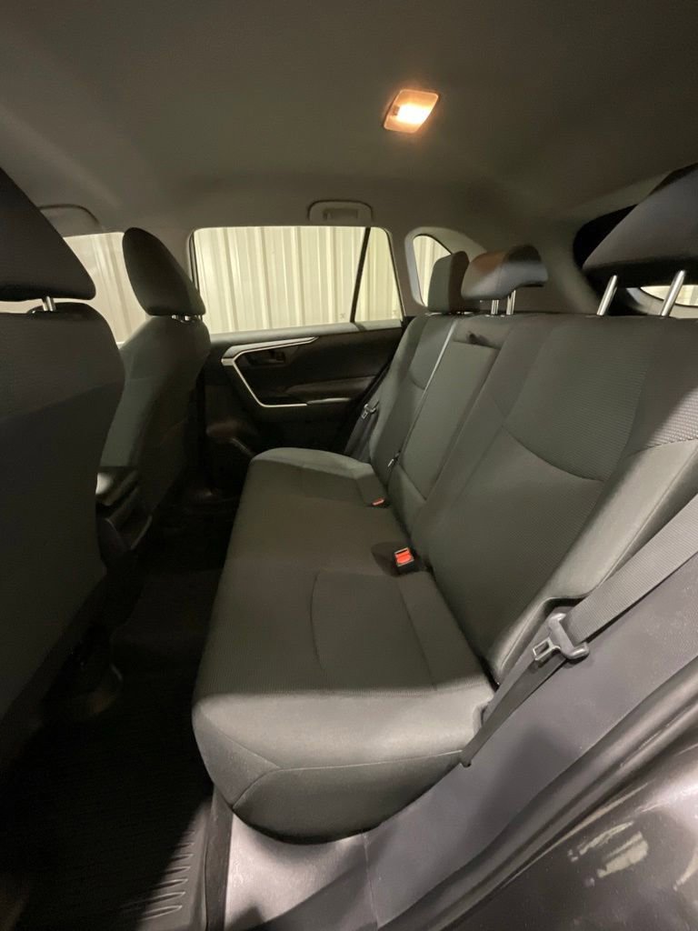 Used 2021 Toyota RAV4 LE AWD/4WD image 11