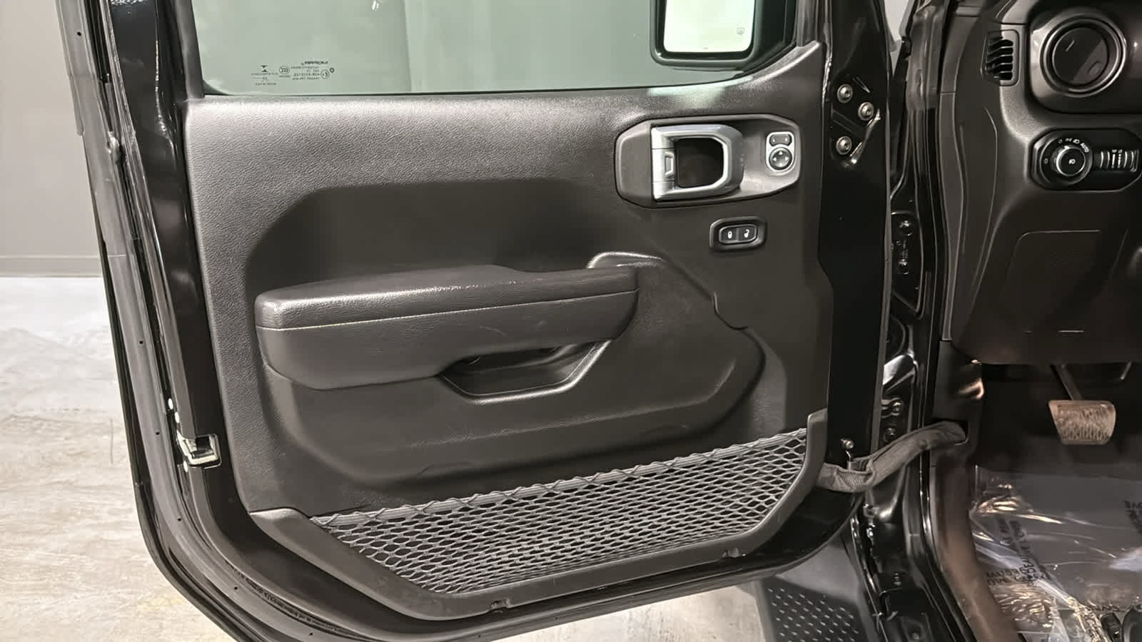 Used 2022 Jeep Wrangler Unlimited Sport AWD/4WD image 9
