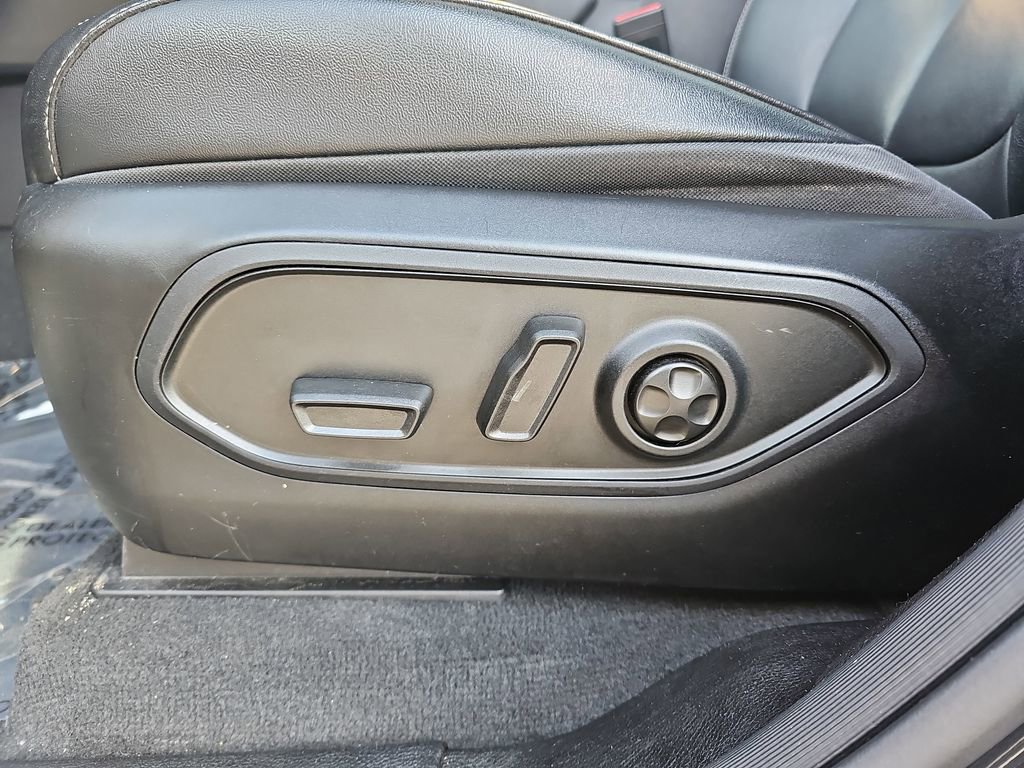 Used 2022 Jeep Grand Cherokee L Limited w/ Trailer Tow Group (B) image 30