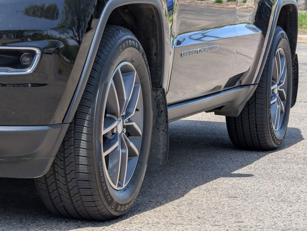 Used 2018 Jeep Grand Cherokee Limited AWD/4WD image 5