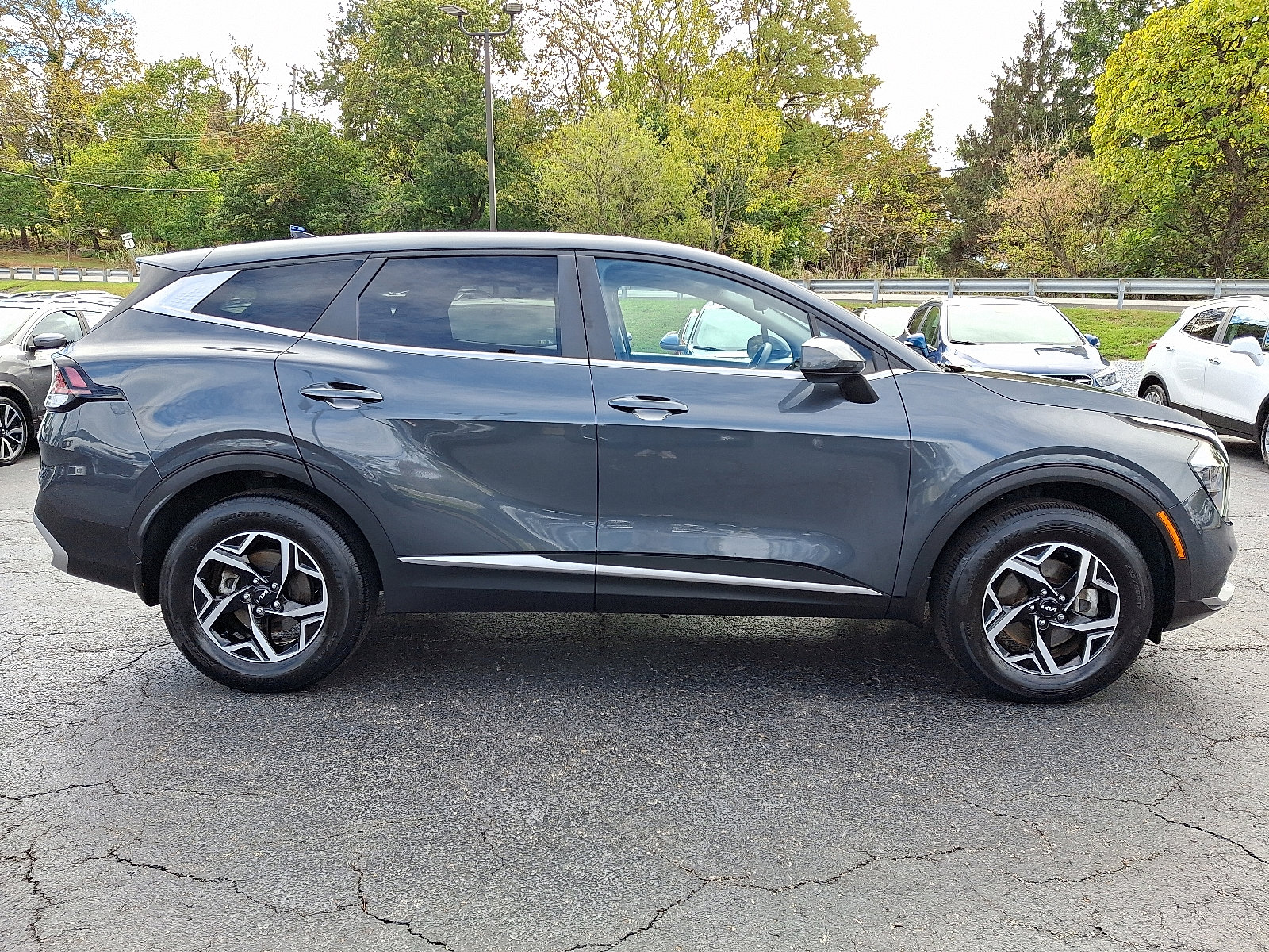 Used 2023 Kia Sportage LX image 7