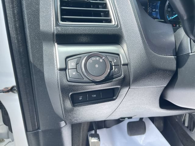 Used 2018 Ford Explorer XLT w/ Equipment Group 202A AWD/4WD image 18