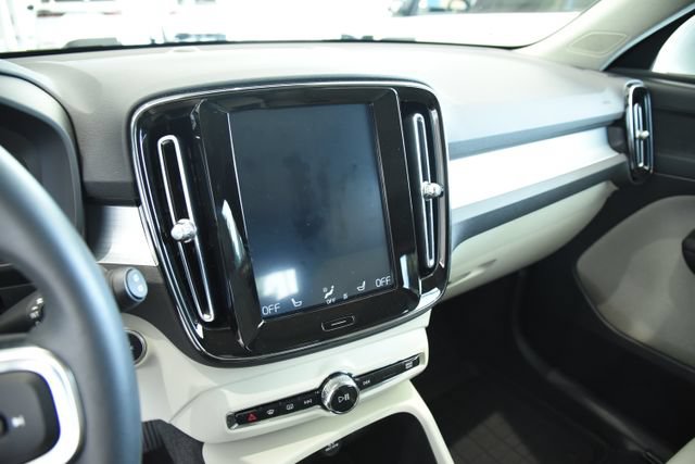 Used 2021 Volvo XC40 T5 Momentum w/ Premium Package AWD/4WD image 20