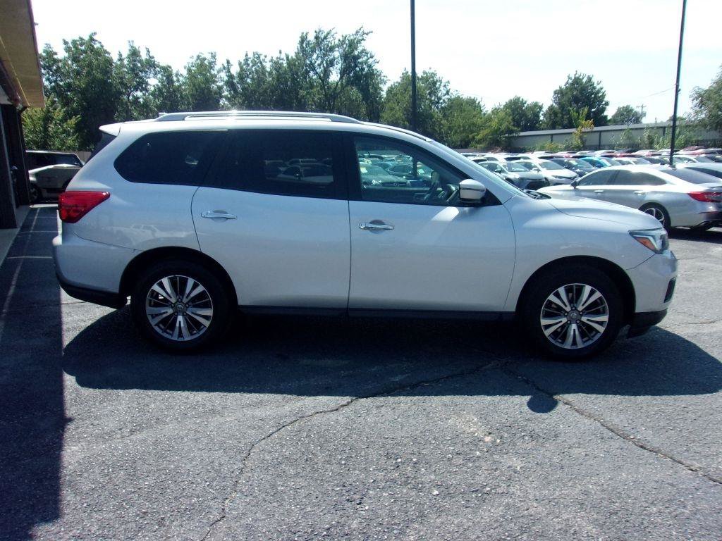 Used 2019 Nissan Pathfinder SV AWD/4WD image 4