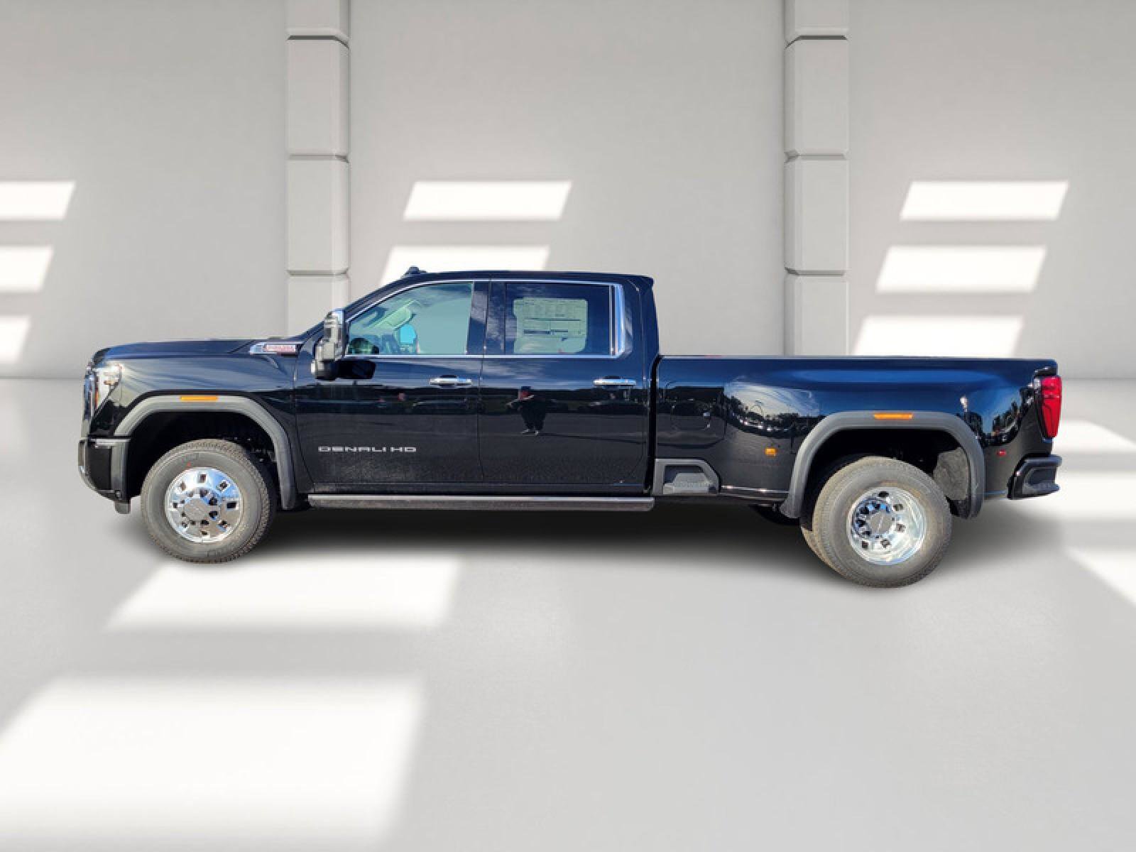 New 2026 GMC Sierra 3500 Denali w/ Denali Reserve Package image 4