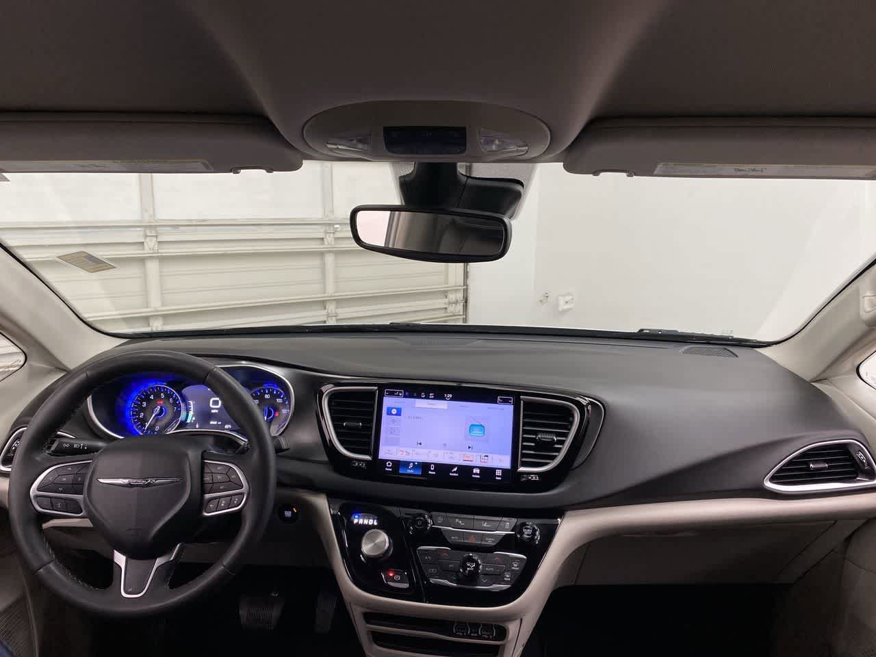 Used 2024 Chrysler Pacifica Touring-L FWD image 12