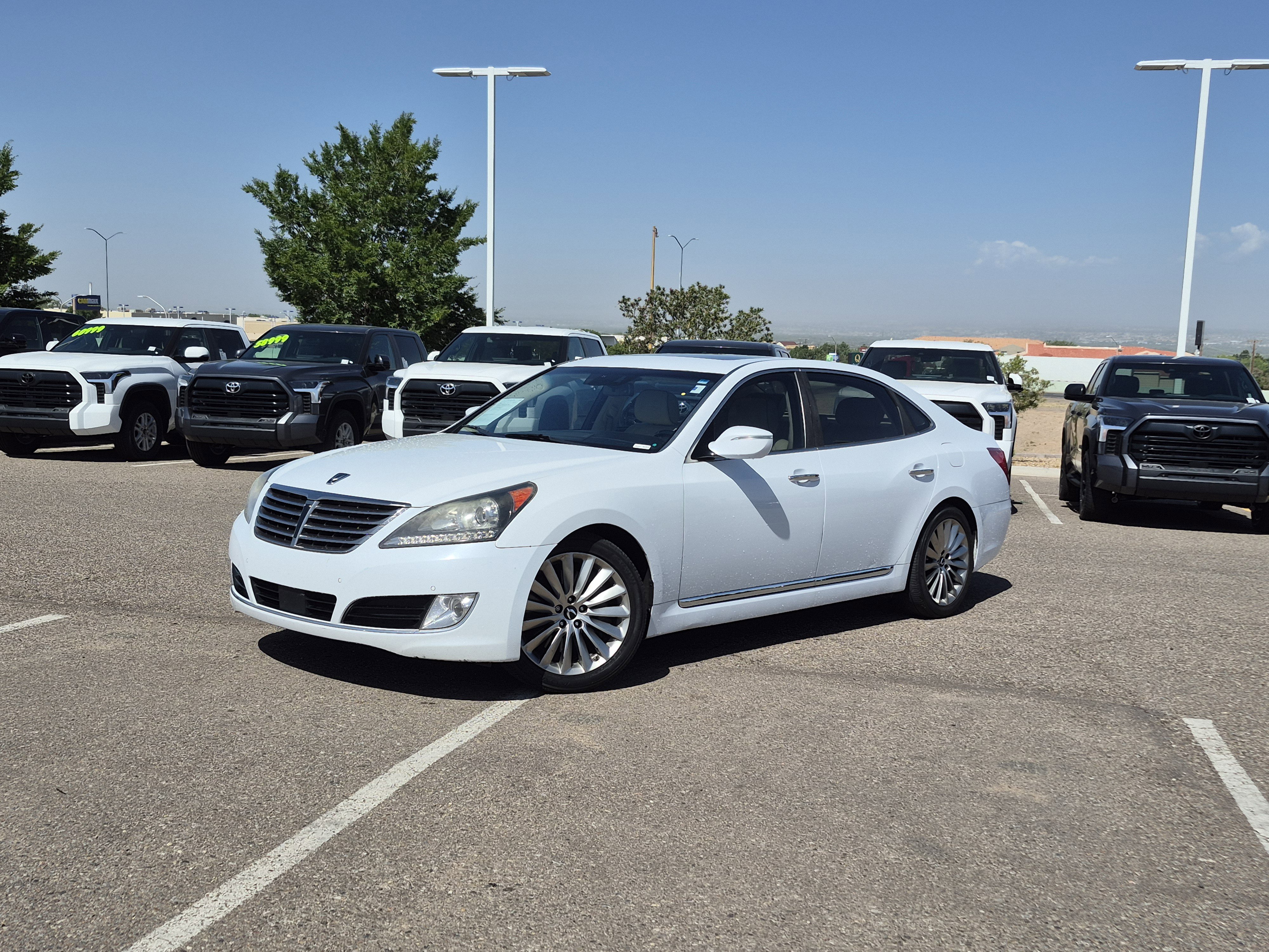 Used 2015 Hyundai Equus Signature RWD image 1