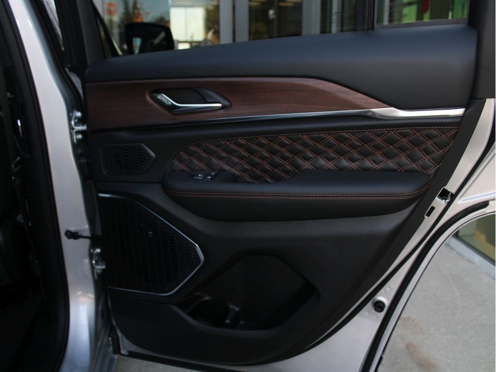 New 2025 Jeep Grand Cherokee Summit image 30