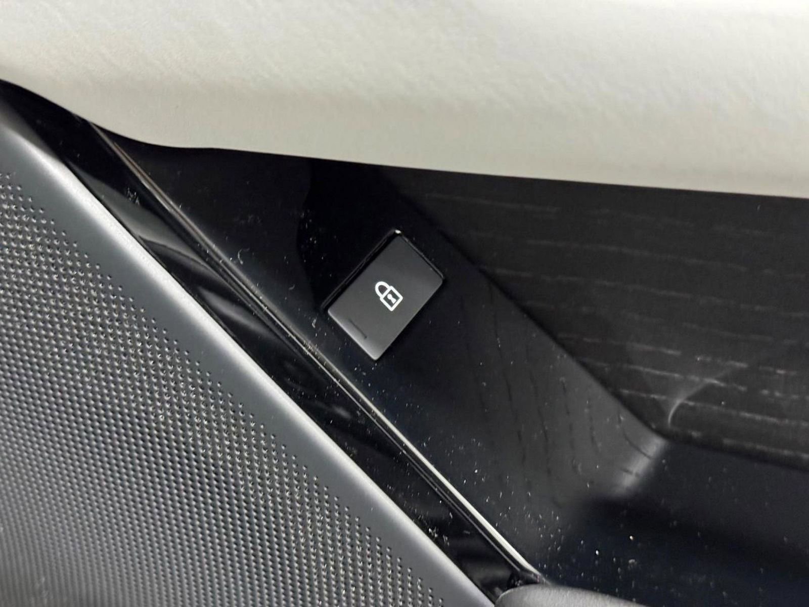 New 2026 Land Rover Range Rover Velar Dynamic SE image 20