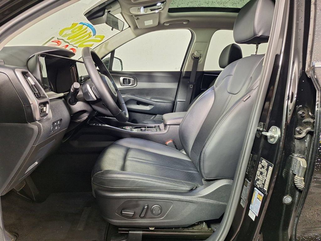 Used 2022 Kia Sorento EX w/ Panoramic Sunroof Package AWD/4WD image 13