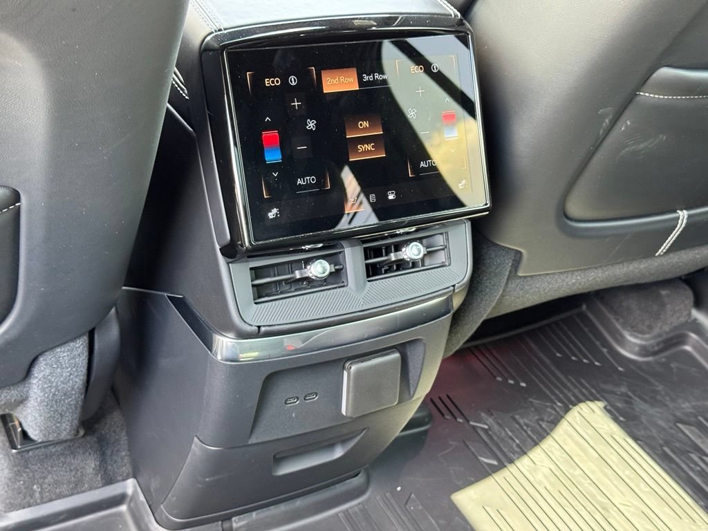 Used 2026 Cadillac Vistiq Platinum w/ LPO, Floor Liner Package AWD/4WD image 32
