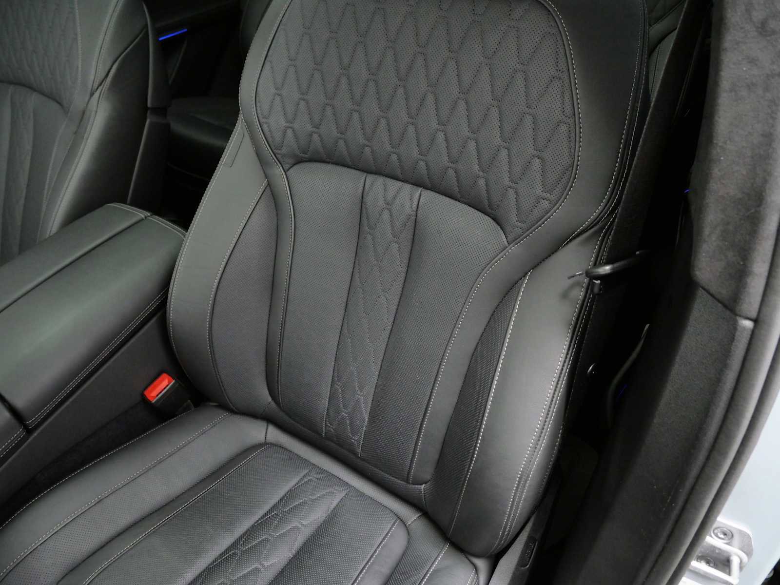 Used 2025 BMW X7 M60i image 21