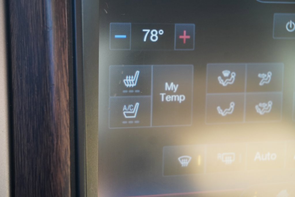 Used 2014 Ford F150 Lariat w/ Equipment Group 502A Luxury image 28