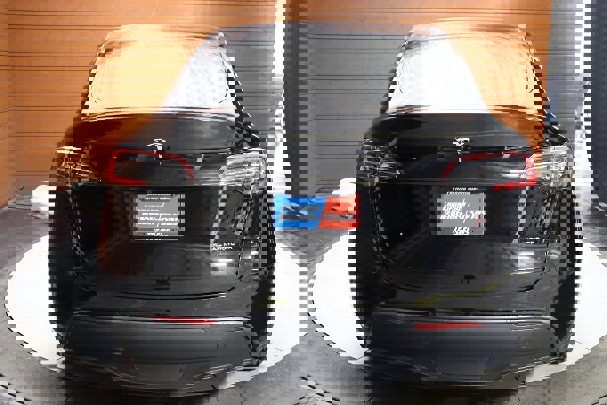 Used 2023 Tesla Model Y Long Range image 11