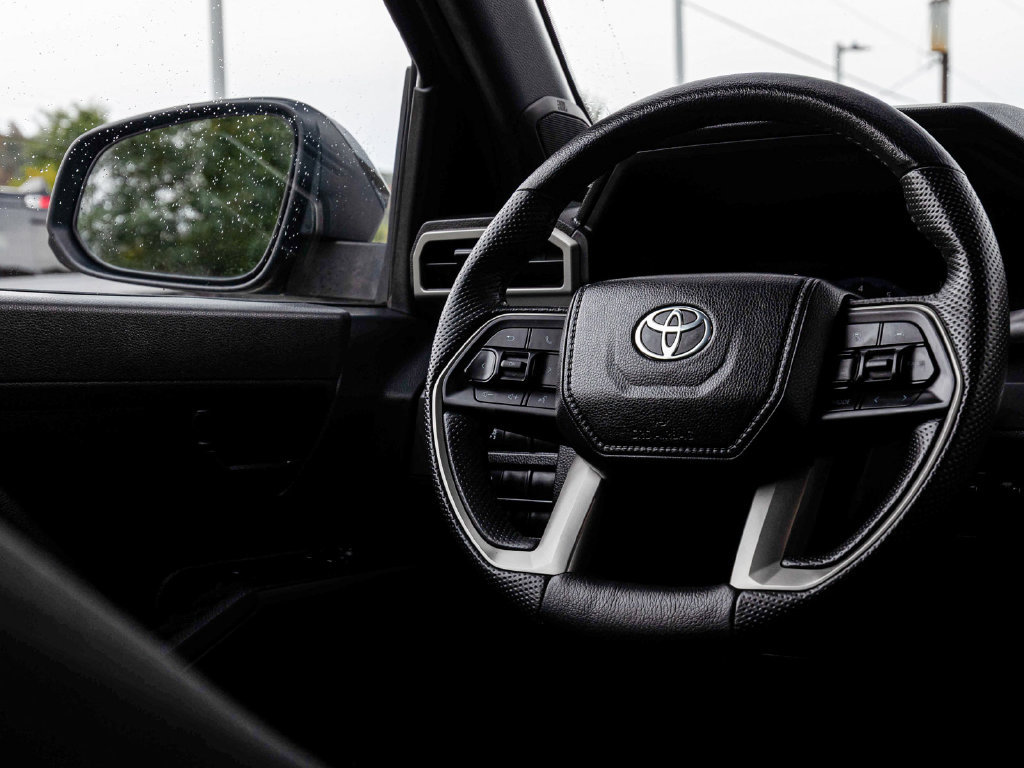 Used 2024 Toyota Tacoma SR5 AWD/4WD image 22