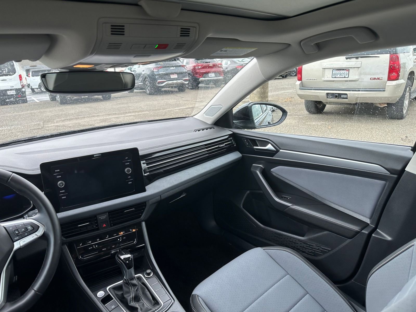 Used 2025 Volkswagen Jetta SE image 37