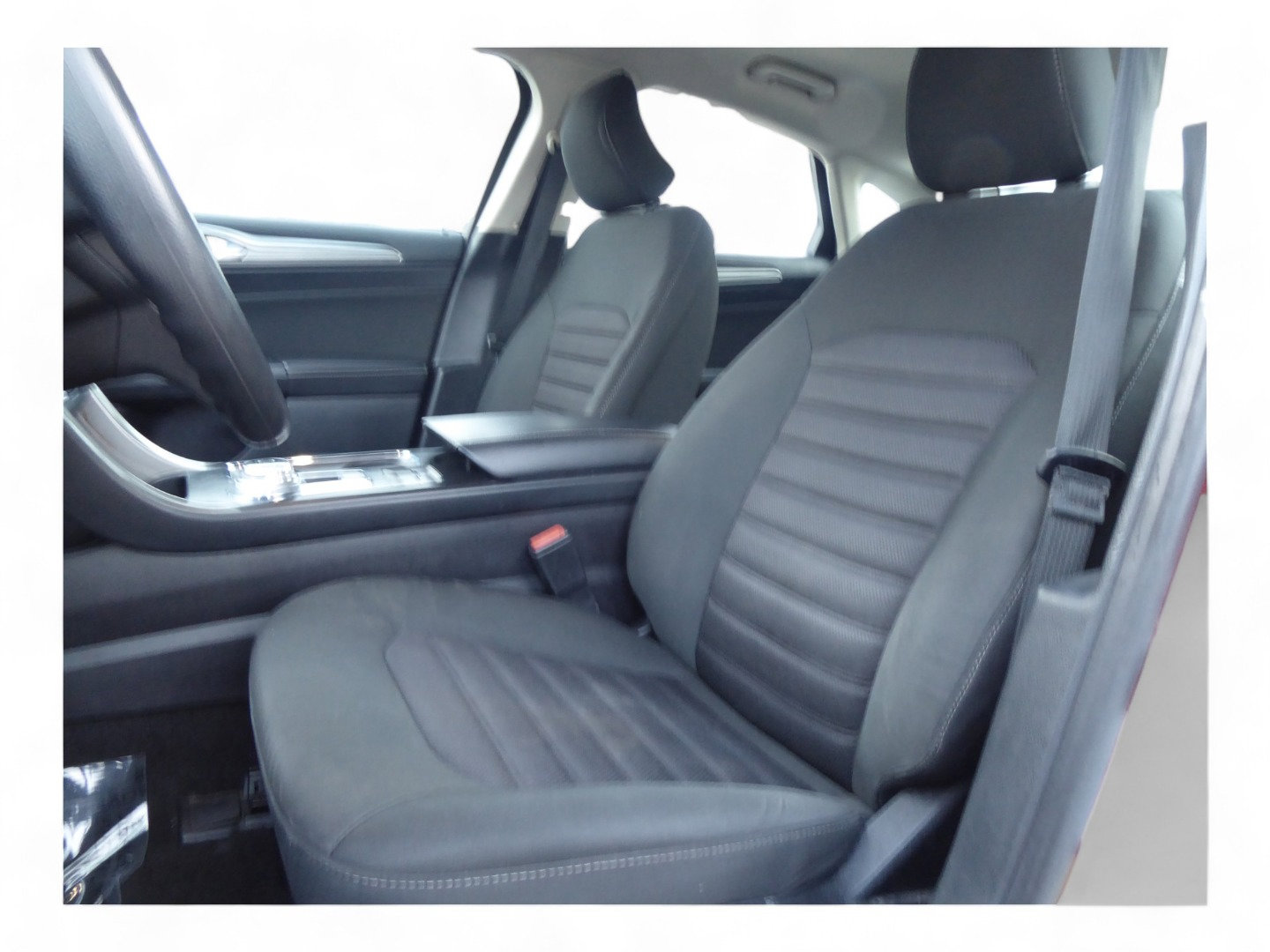 Used 2019 Ford Fusion SE image 12