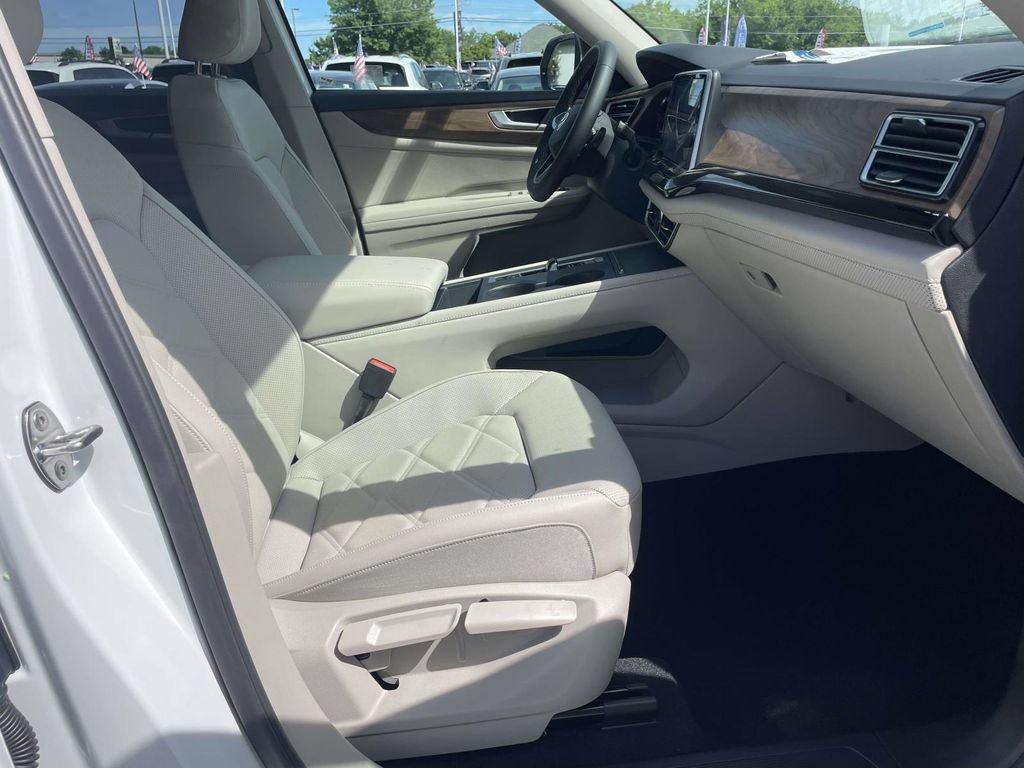 New 2026 Volkswagen Atlas SE FWD image 8
