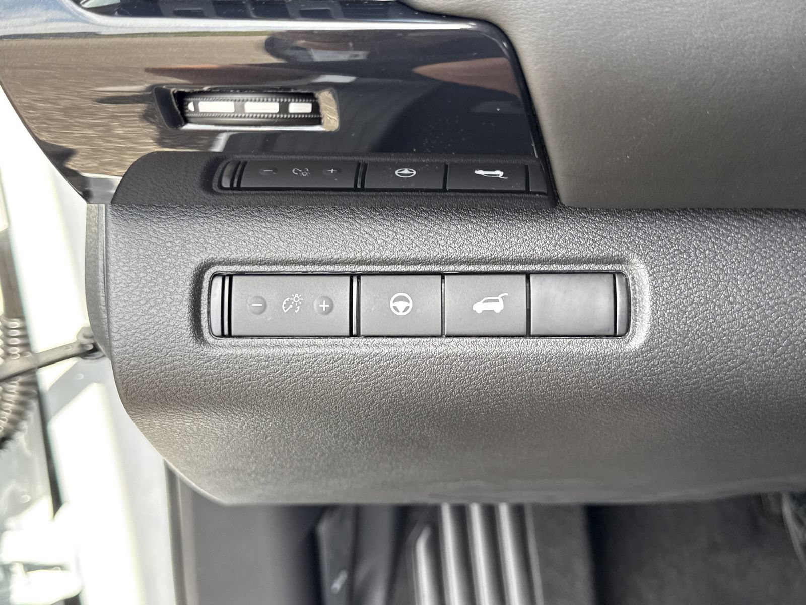 New 2026 Nissan Pathfinder SV w/ SV Premium Package FWD image 13