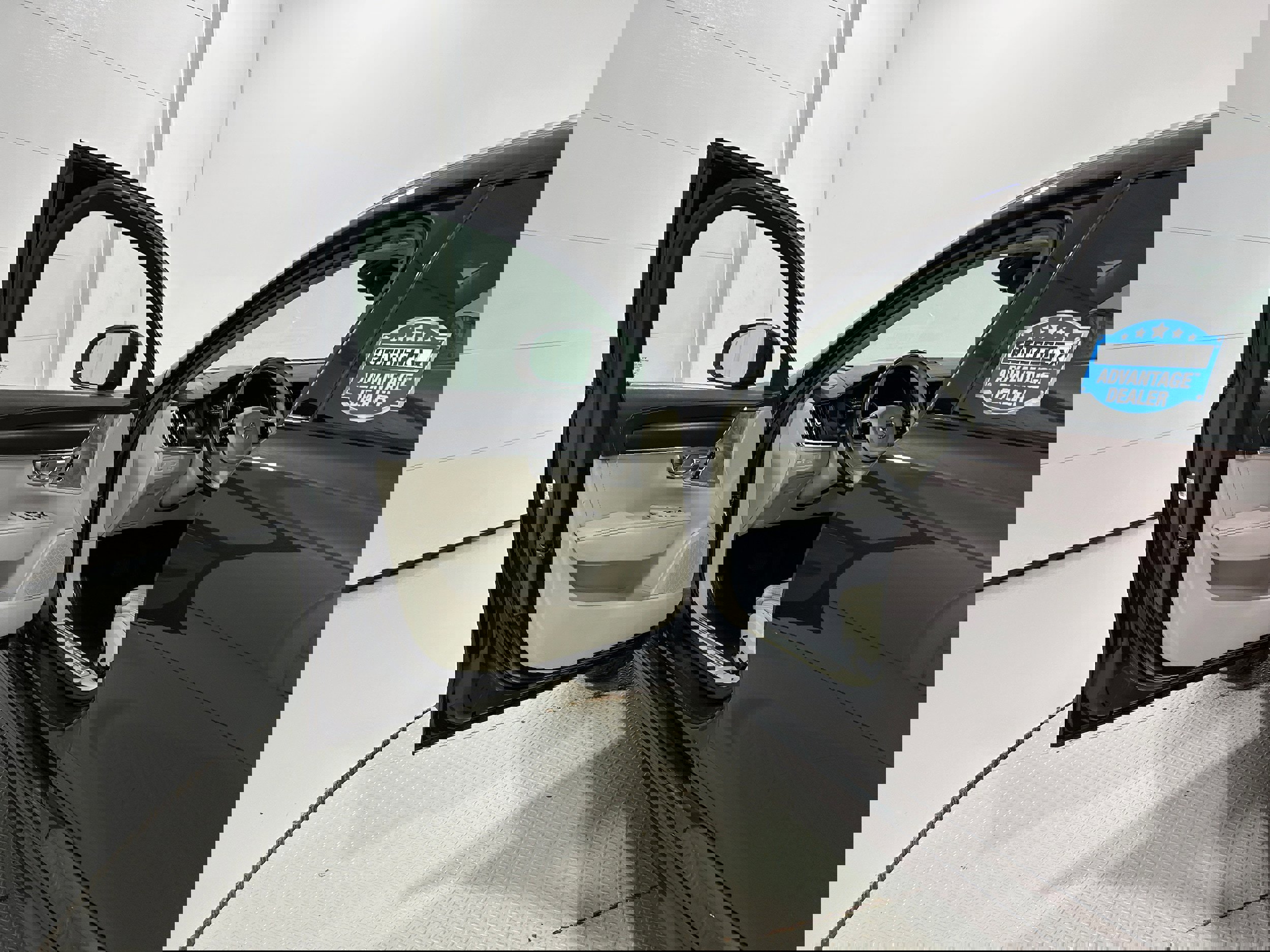 Used 2017 Volvo V90 T6 Cross Country image 22