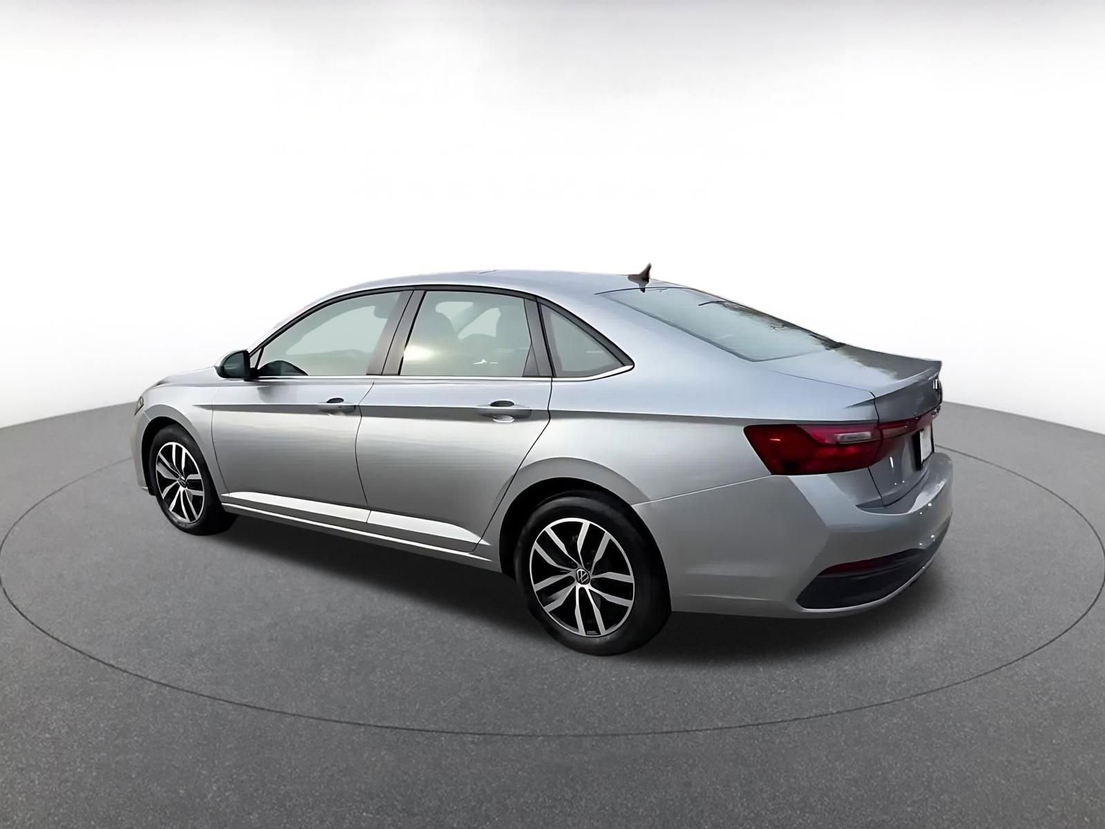 Used 2025 Volkswagen Jetta SE image 10