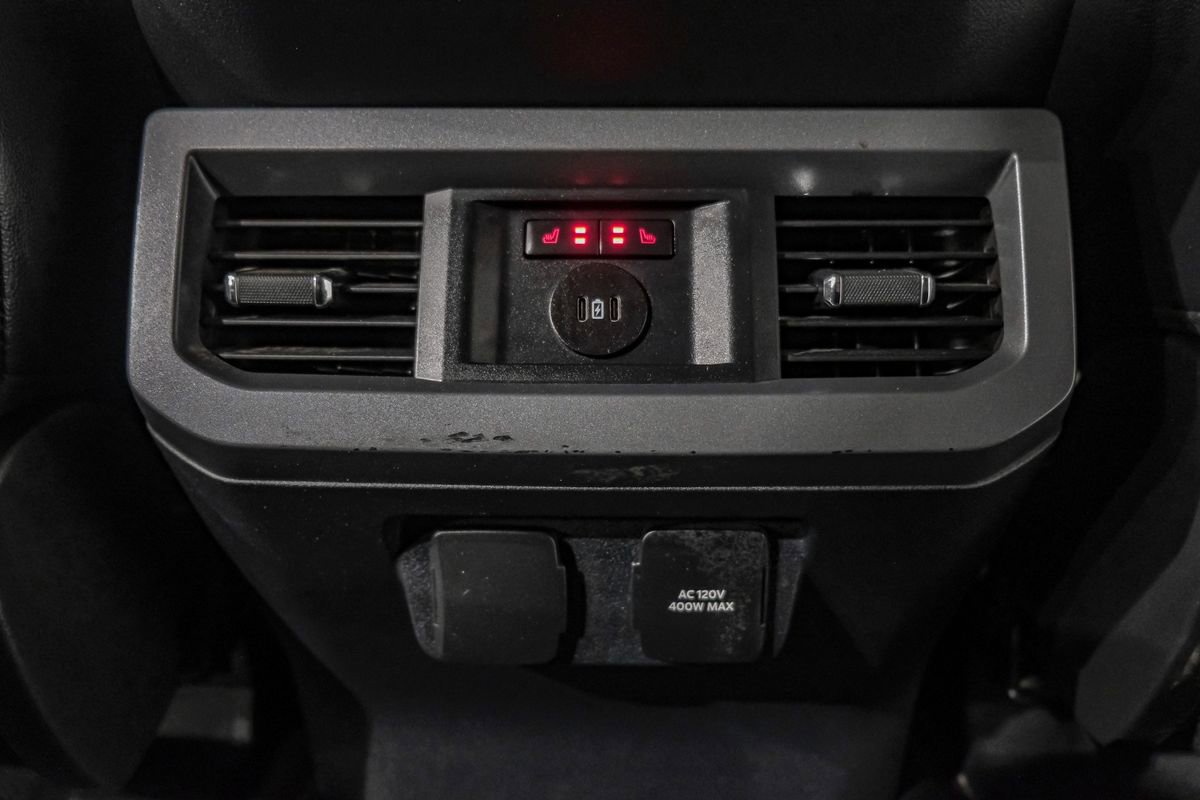 Used 2024 Ford F350 Lariat w/ FX4 Off-Road Package image 38