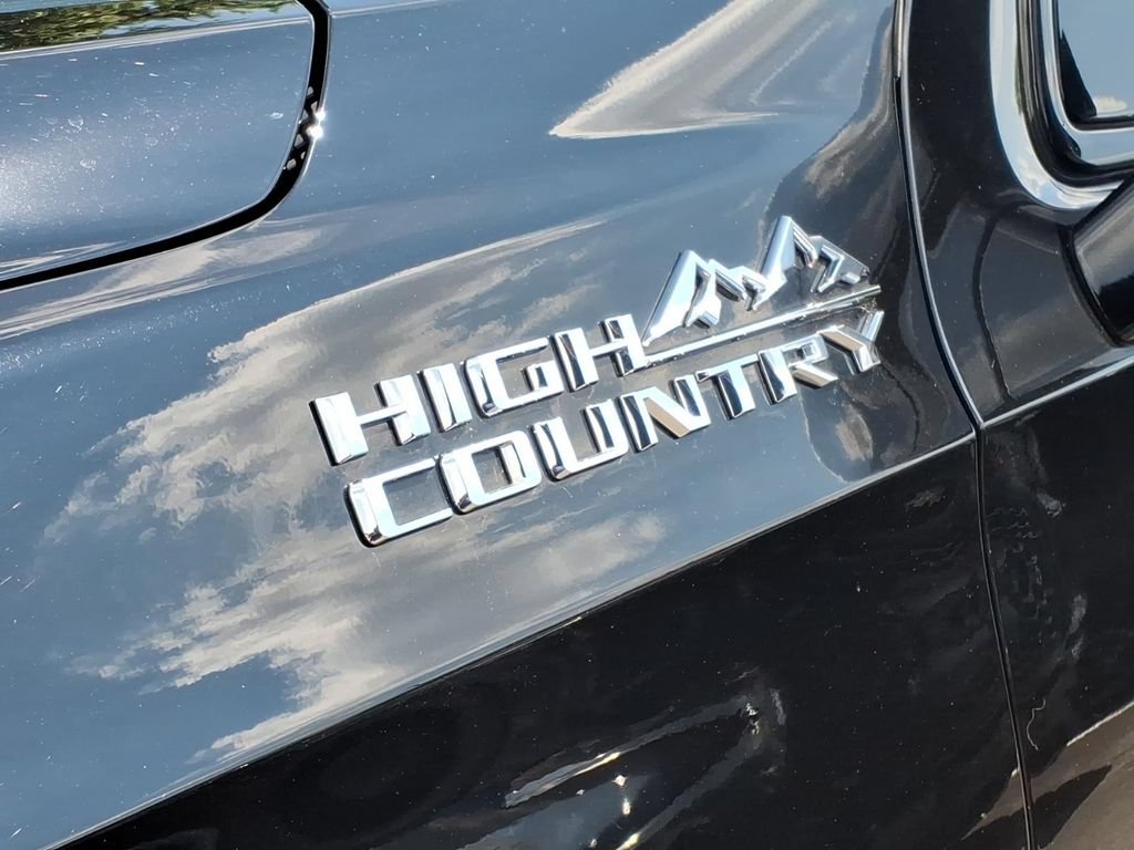 Used 2025 Chevrolet Tahoe High Country AWD/4WD image 31