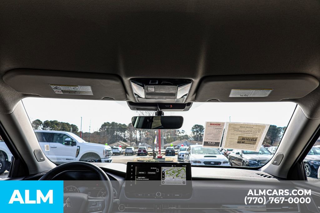 Used 2025 Mitsubishi Outlander SE image 61