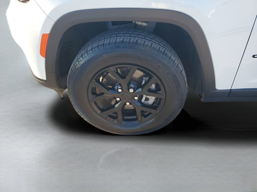 Used 2025 Jeep Grand Cherokee L Laredo image 18