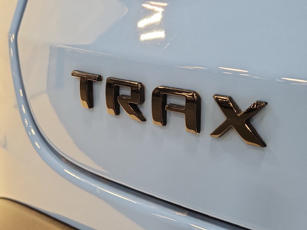 Used 2024 Chevrolet Trax RS w/ Sunroof Package FWD image 8
