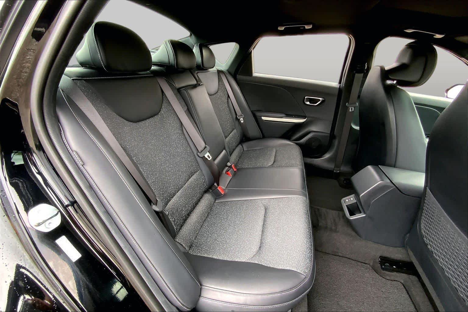 Used 2025 Kia K4 EX w/ GT-Line Sunroof Package FWD image 36