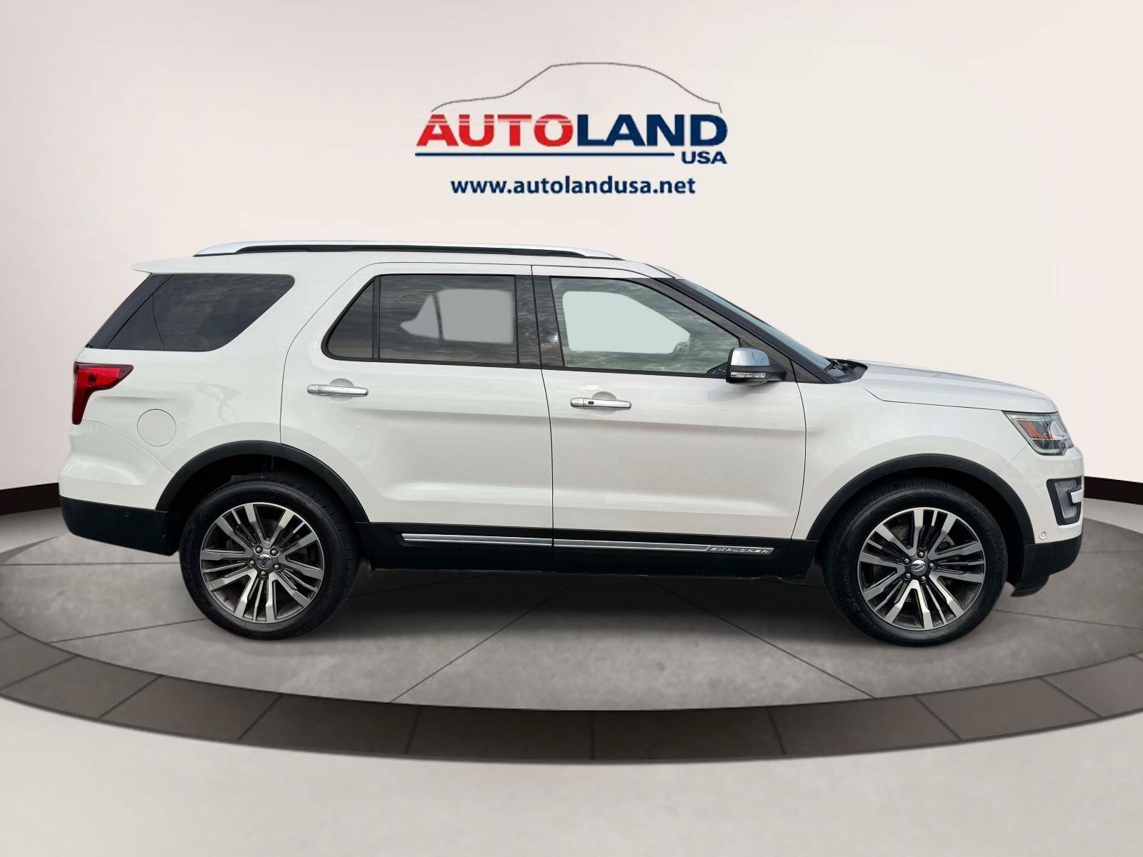 Used 2017 Ford Explorer Platinum AWD/4WD image 3