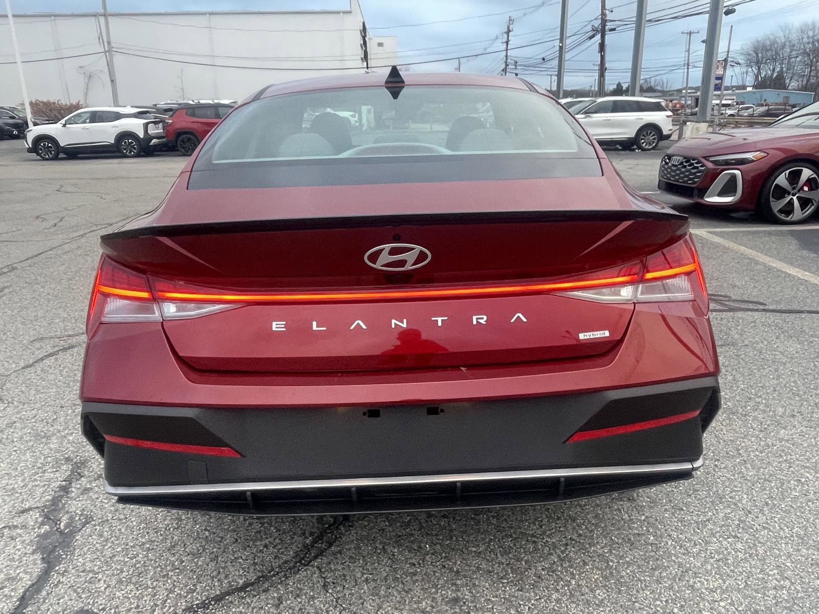 Used 2025 Hyundai Elantra SEL image 4