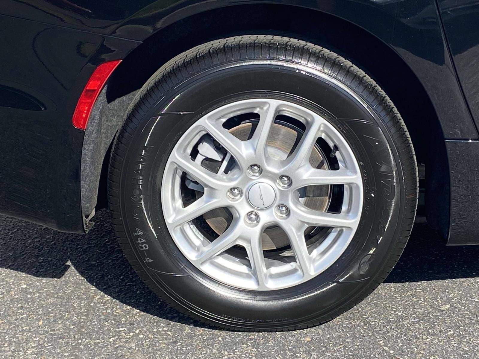 New 2027 Chrysler Pacifica Select FWD image 8