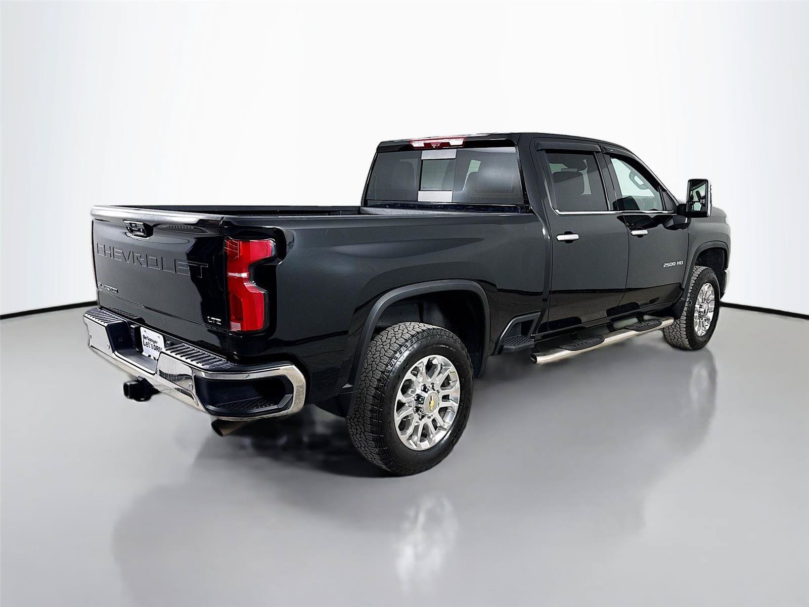 Used 2025 Chevrolet Silverado 2500 LTZ w/ LTZ Premium Package AWD/4WD image 9
