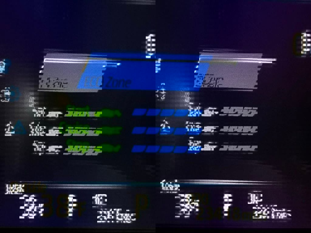 Used 2025 Toyota Sienna LE image 25