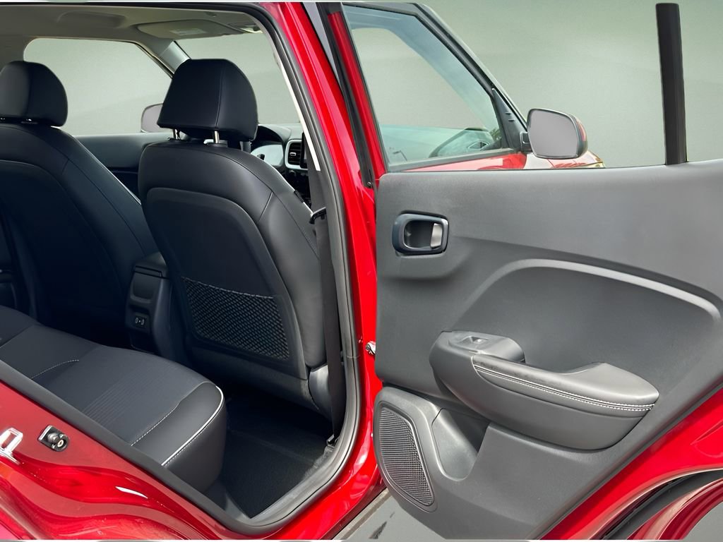 Used 2024 Hyundai Venue Limited image 24