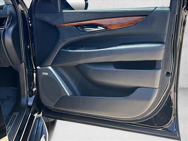 Used 2017 Cadillac Escalade ESV Luxury RWD image 19